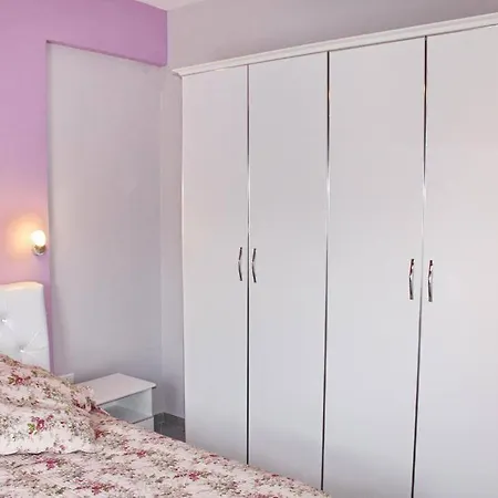 La Cigale Appartement Radhimë